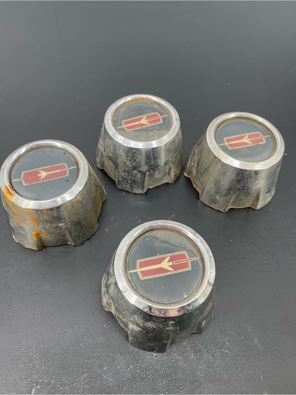 Vintage Oldsmobile Cutlass Red Emblem Metal Wheel Center Caps (Set of 4) - Picture 2 of 3